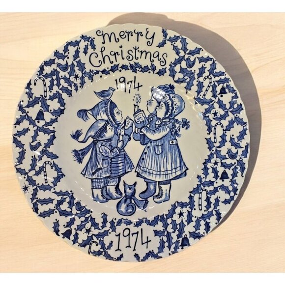 Vintage 1974 Royal Crownford Plate 8.5" Merry Christmas Blue White Transferware - Picture 1 of 9